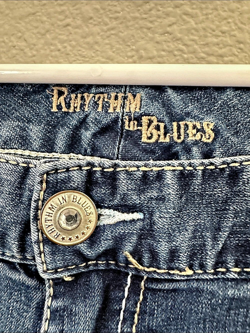 Rhythm in Blues  Embroidered 5 Pockets  Blue Jeans with a little Strechy Size 20